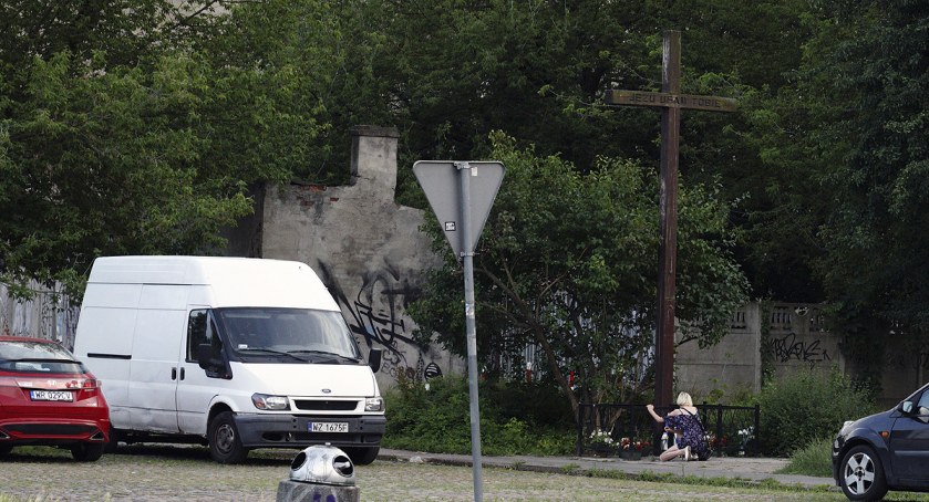 Krzyż przydrożny przy ulicy Mińskiej