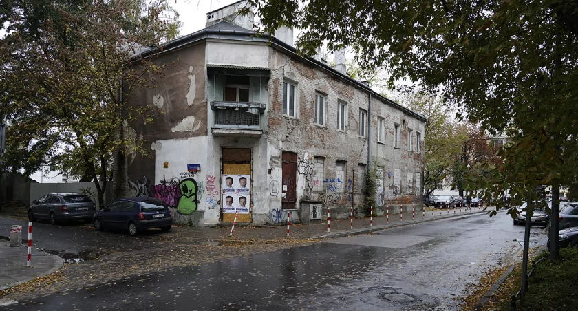 Zagrożenie katastrofą budowlaną na ulicy Gocławskiej