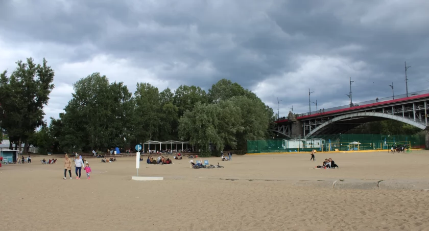Dwa razy był wyławiany z Wisły - nietrzeźwy pływak dopłynął na... Kolską