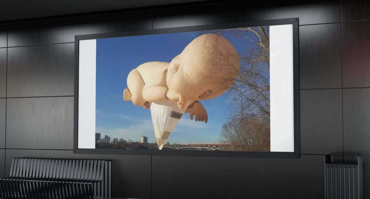 Nad plażą Poniatówka pojawił się  gigantyczny balon w kształcie niemowlęcia!