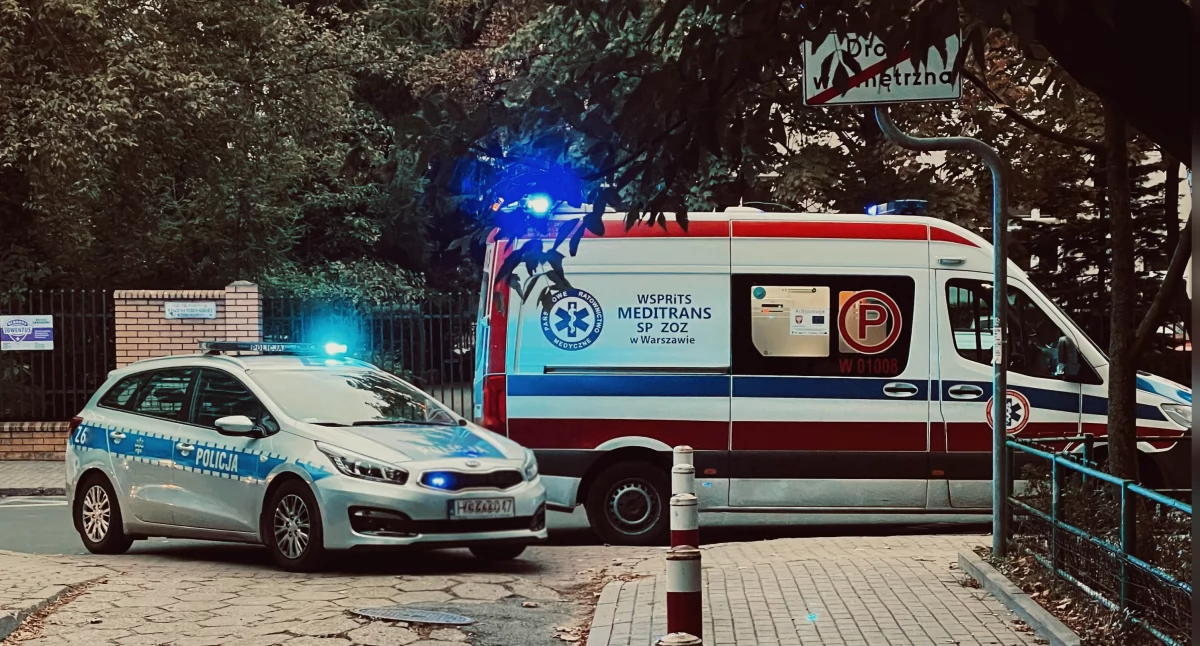 Kobieta wypadła z okna, ratownicy byli bez szans. Tragedia na Grochowie