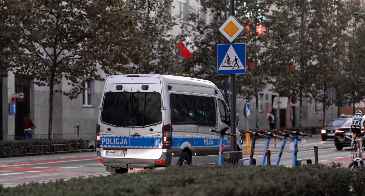 Poszukiwani przez Policję ujęci. Na to wszystko patrzyły małe dzieci