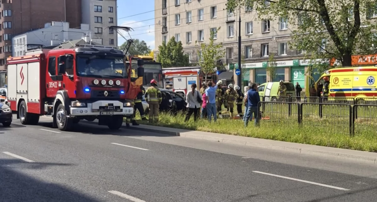Tramwaj zderzył się z autem. Kierowca w szpitalu