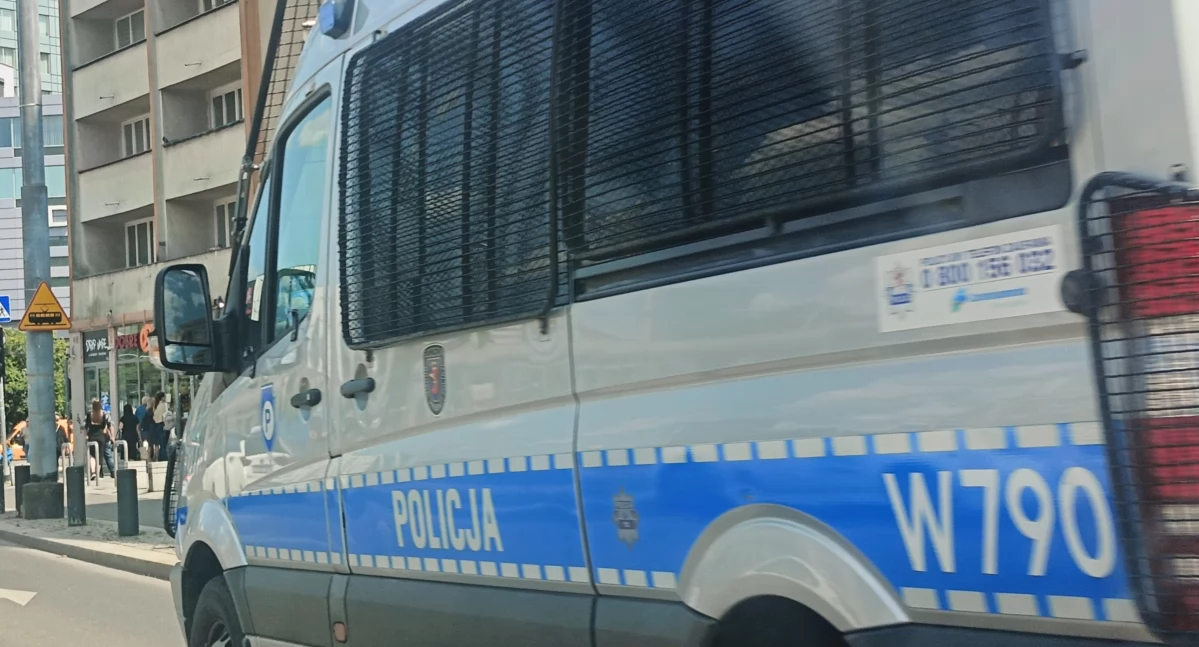 Przyłapany na kradzieży kół, zaczął uciekać. Akcja zakończona pościgiem