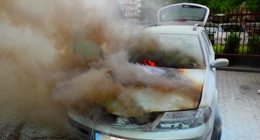 Renault Laguna w płomieniach na Motorowej