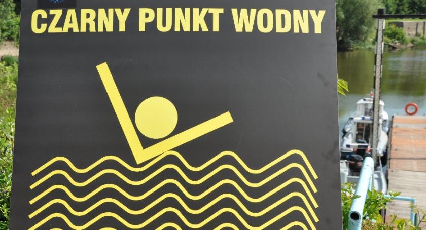 16-latka pijana weszła do Wisły. Uratowali ją policjanci.