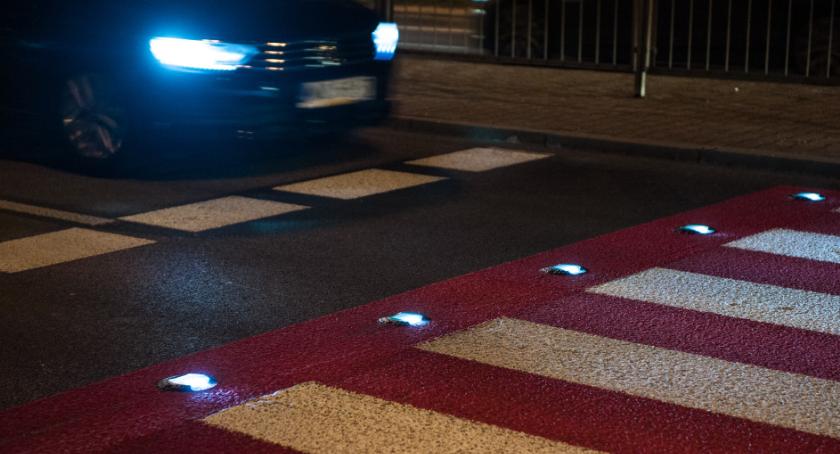 Wypadek na przejściu dla pieszych na Grochowskiej. Czy nowe instalacje zdają egzamin?