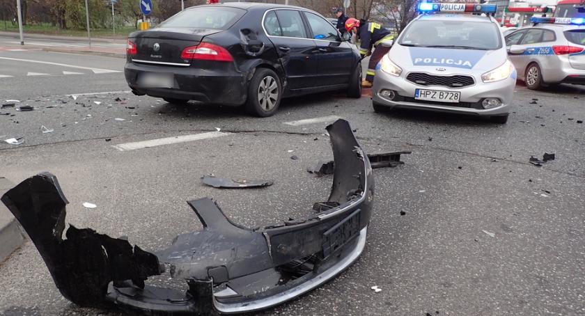 Wtorkowy poranek na Fieldorfa - zderzenie dwóch aut na zdjęciach strażaków
