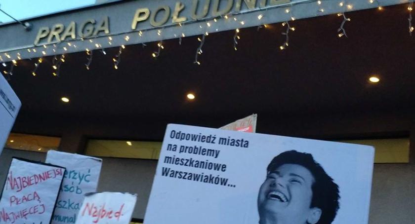 Protest przed urzędem dzielnicy. Mieszkańcy kamienic mówią: dość!