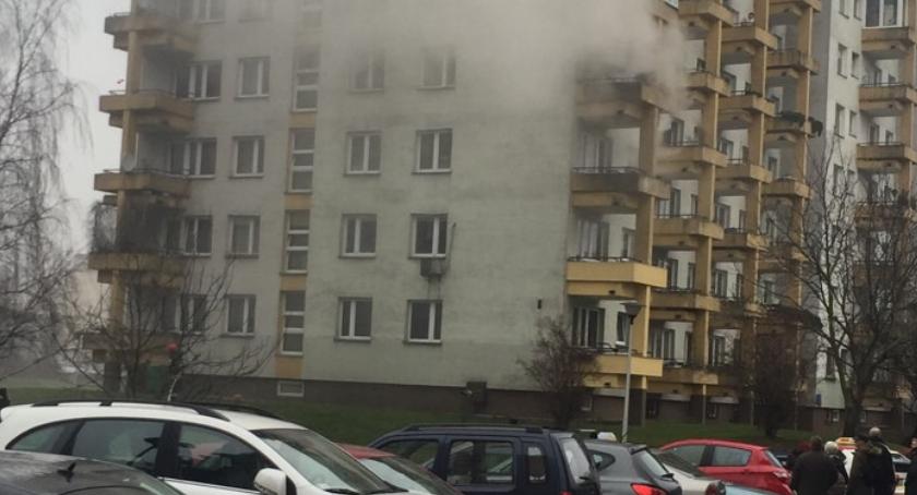 Pożar mieszkania na Gocławiu. Jedna osoba w szpitalu