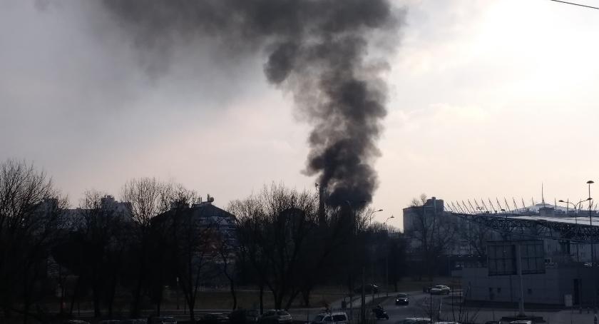 Pożar na Kamionku. Dym nad piekarnią SPC
