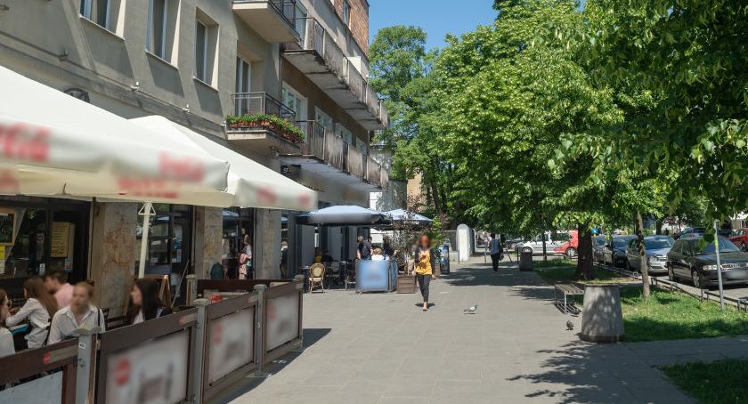Porządki na chodnikach Francuskiej i Zwycięzców