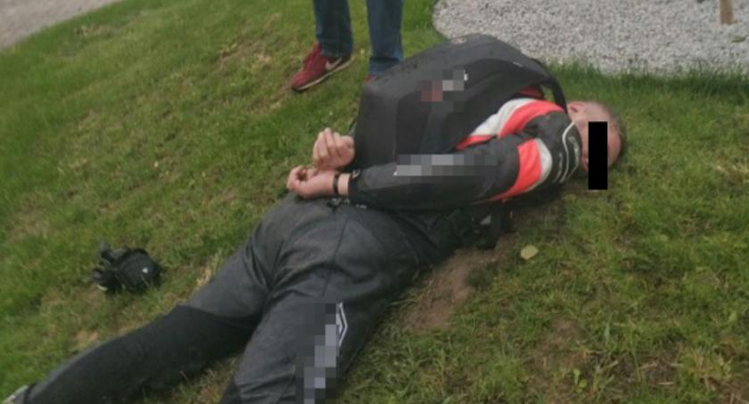Groźny przestępca przebywał na Pradze. Snajper w rękach policji [ZDJĘCIA]
