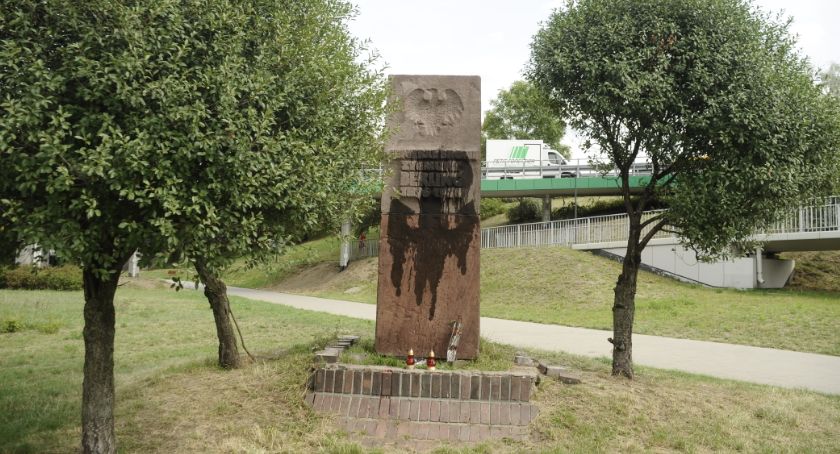 Pomnik Berlinga miał zniknąć do końca roku. Wcześniej został zniszczony