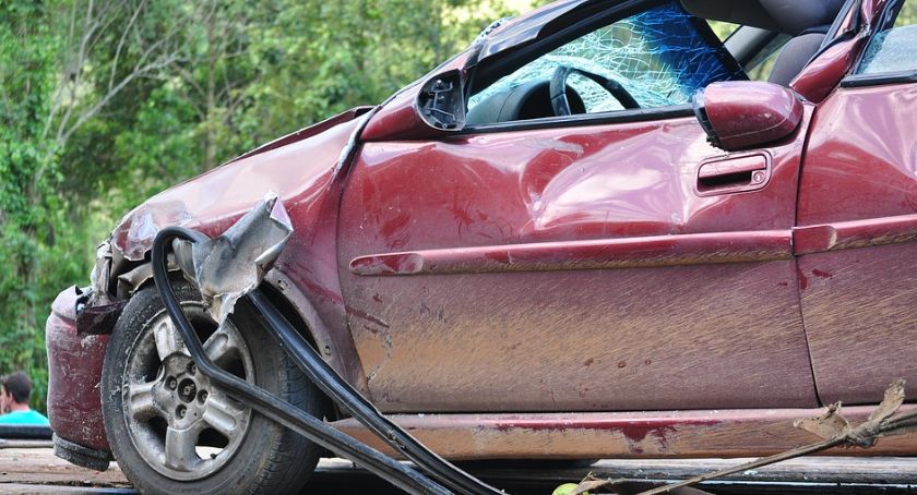 Wypadek na Gocławku. Kierowca samochodu na minuty oddalił się z miejsca kolizji