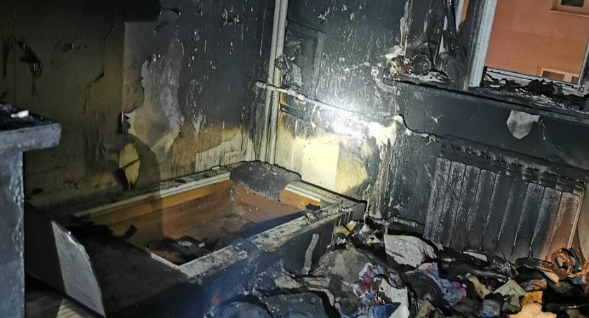 Kolejny pożar na Grochowie. Mężczyzna leżał 5 metrów od drzwi