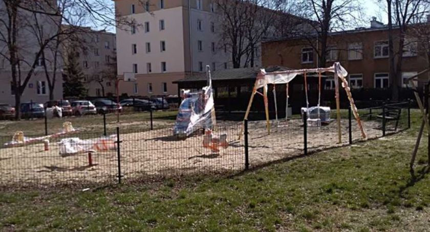 Mimo zakazów, zrywają zabezpieczenia z placów zabaw...