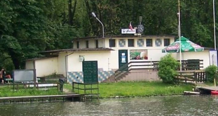 Pub Pod Pstrągiem znika z parku Skaryszewskiego