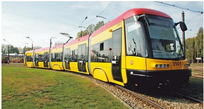 Nadjeżdża tramwaj na Gocław