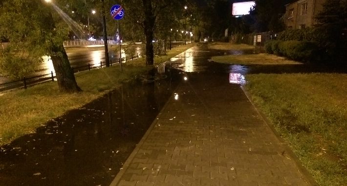Ostrobramska tonie. Nie przejdziesz, nie przejedziesz, za to możesz przepłynąć!
