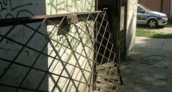 Chcieli ukraść kratę przy Rondzie Wiatraczna, a trafili za kratki