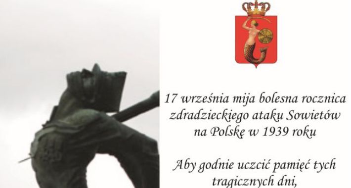 Pokaz filmu na Placu Szembeka w rocznicę ataku Sowietów