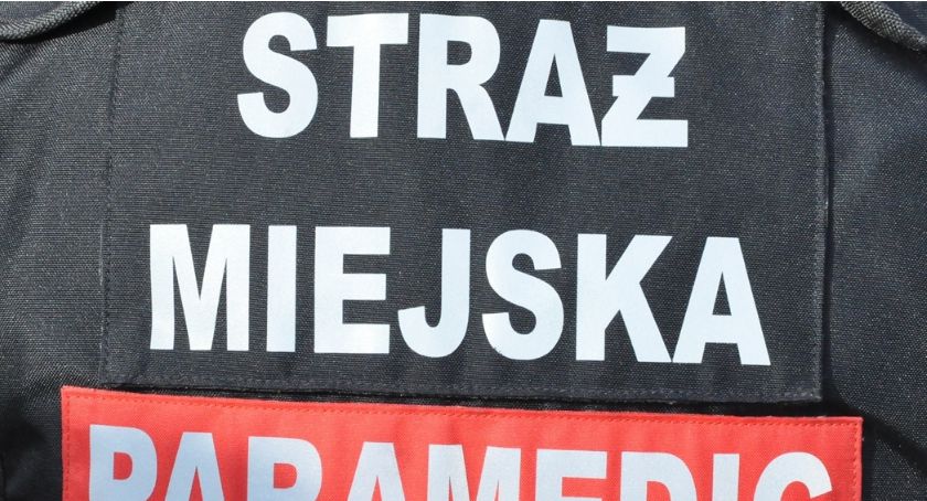 Strażnicy miejscy ratowali nieprzytomnego mężczyznę przy ul. Boremlowskiej 