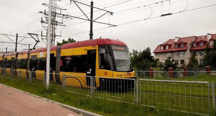Tramwaj wzdłuż Kanału Wystawowego i z wyciszonymi torami