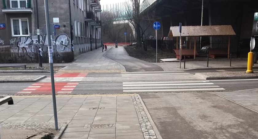 Kolejny absurd z udziałem ścieżki rowerowej. Tym razem na Saskiej Kępie.