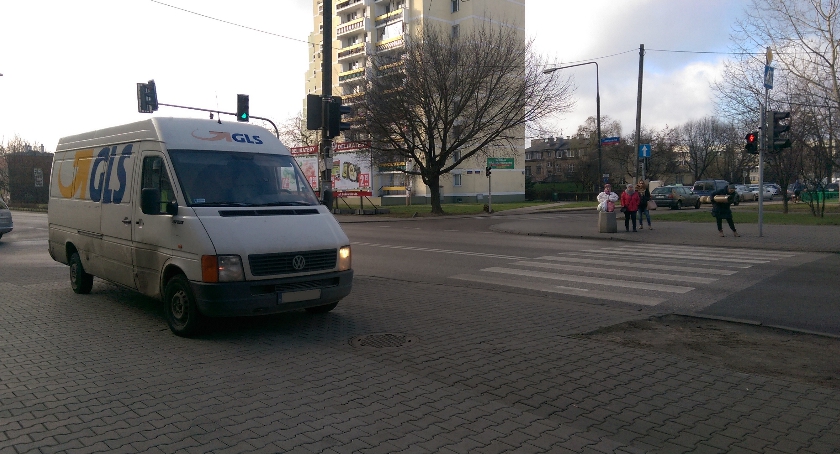 Kurier wszystko może, czyli mistrzowie parkowania na Grochowie (cz.2)