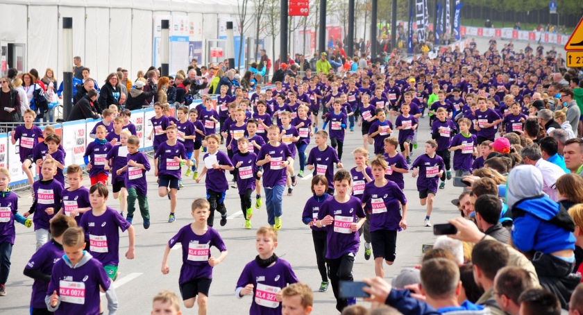 Lekkoatletyka dla każdego, czyli najmłodsi biegają na błoniach Stadionu Narodowego