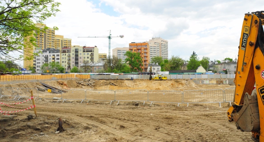 W miejscu Uniwersamu Grochów na razie piach [ZDJĘCIA]