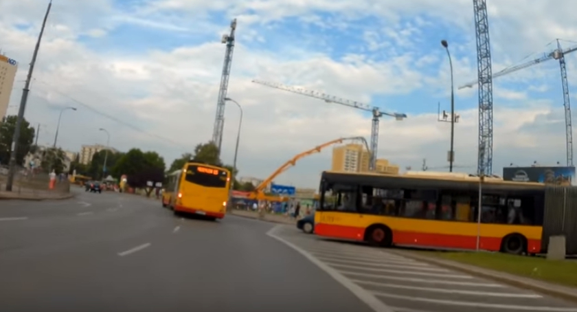 Gdyby nie refleks rowerzysty, doszłoby do tragicznego wypadku [wideo]