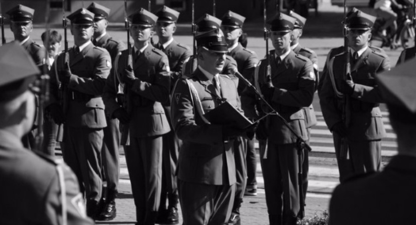 Uroczystości patriotyczne na Grochowie z walką polityczną w tle