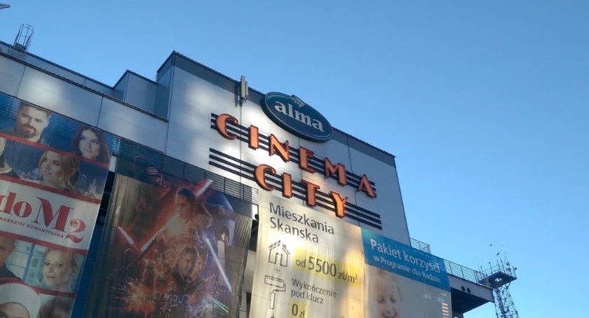 Co dalej z delikatesami Alma w Promenadzie i na Saskiej Kępie? Coraz większe problemy sieci
