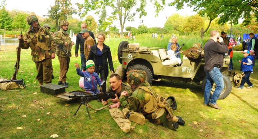 Piknik historyczny w parku przy ul. Znicza [zdjęcia]
