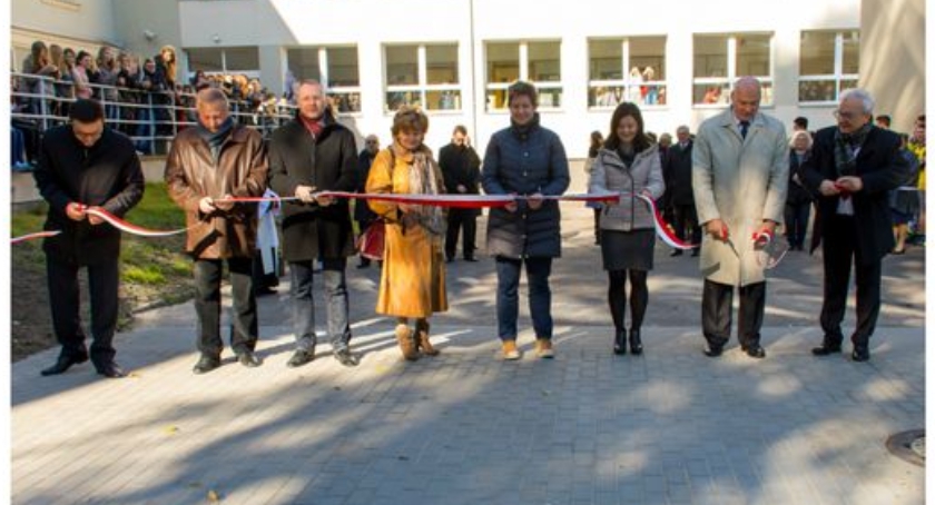 Boiska przy Zespole Szkół nr 21 na Saskiej Kępie otwarte! 
