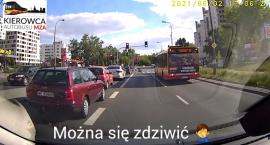 Gocław. Z wózkiem po pasach na czerwonym świetle... [FILM]