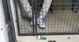 Furiat z Grochowa straszył ludzi rozbita butelką