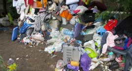 Zajął cudzą posesję na Grochowie i... zaczął gromadzić na niej śmieci