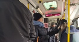 Pasażerowie linii 521 mieli ciężki piątkowy wieczór. Ktoś groził im młotkiem