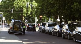 Kierowcy na Saskiej Kępie sami proszą się o słupki