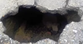 Dziura w drodze głęboka na 2 metry