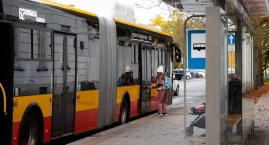 Nowoczesne przystanki na Pradze Południe, ale problemy z windami i dostępnością