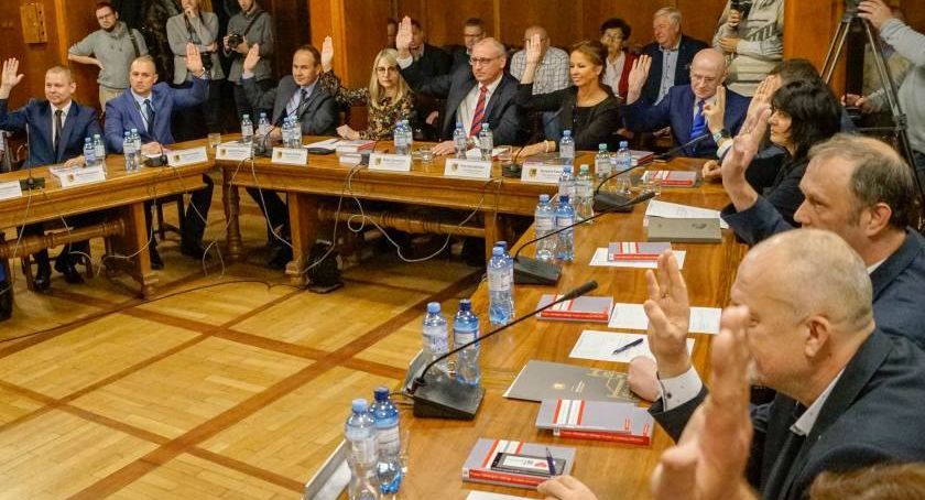 Klub PiS w Radzie Miasta zatrząsł się i przestał istnieć. Przez sprawę szpitala?
