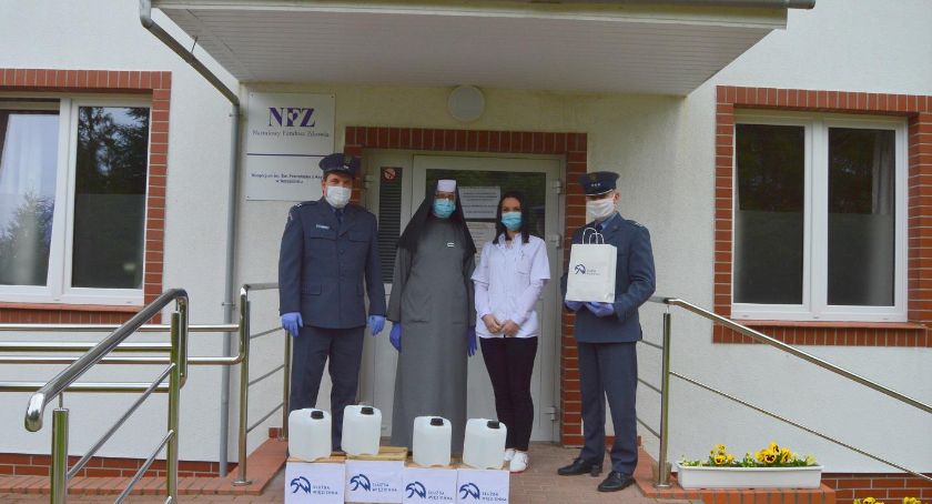 Funkcjonariusze z ZK Czarne pomagają szczecineckiemu hospicjum