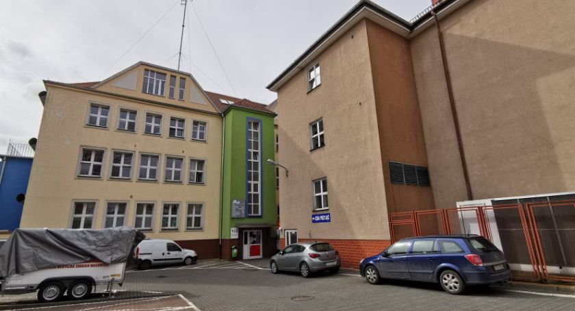 Alarm w szpitalu w Szczecinku odwołany. Co z testami na COVID-19?