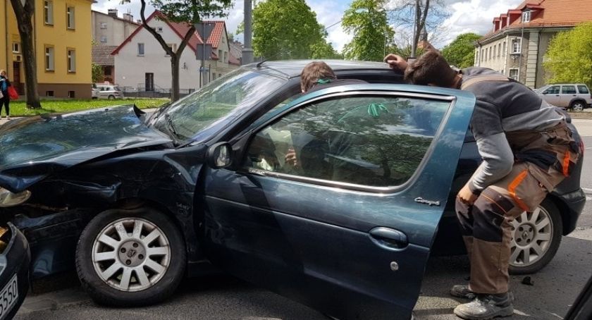 Wypadek na ul. Warcisława IV i pożary. Raport straży pożarnej w Szczecinku