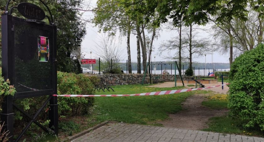 Dzieci wracają na place zabaw. Na jakich zasadach?