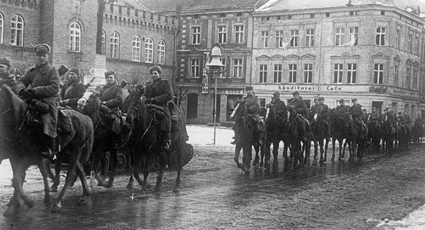 Tydzień sowietów w gminie Grzmiąca: 30 gwałtów na kobietach od 14 do 70 lat